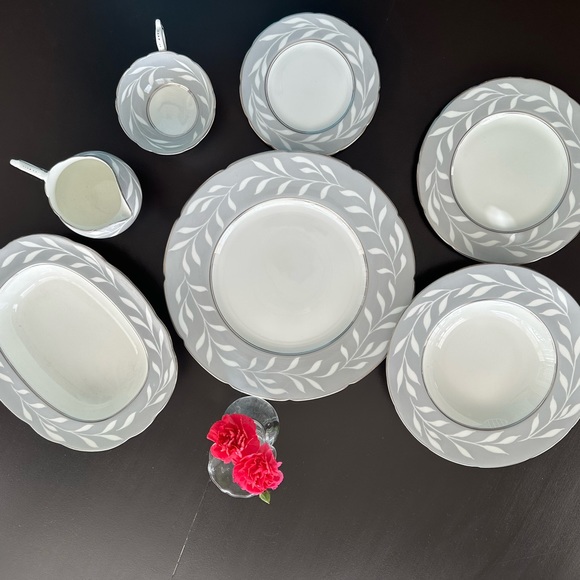 Coalport “Phantom” Fine China - 6 piece complete place setting plus more!! - Picture 3 of 6